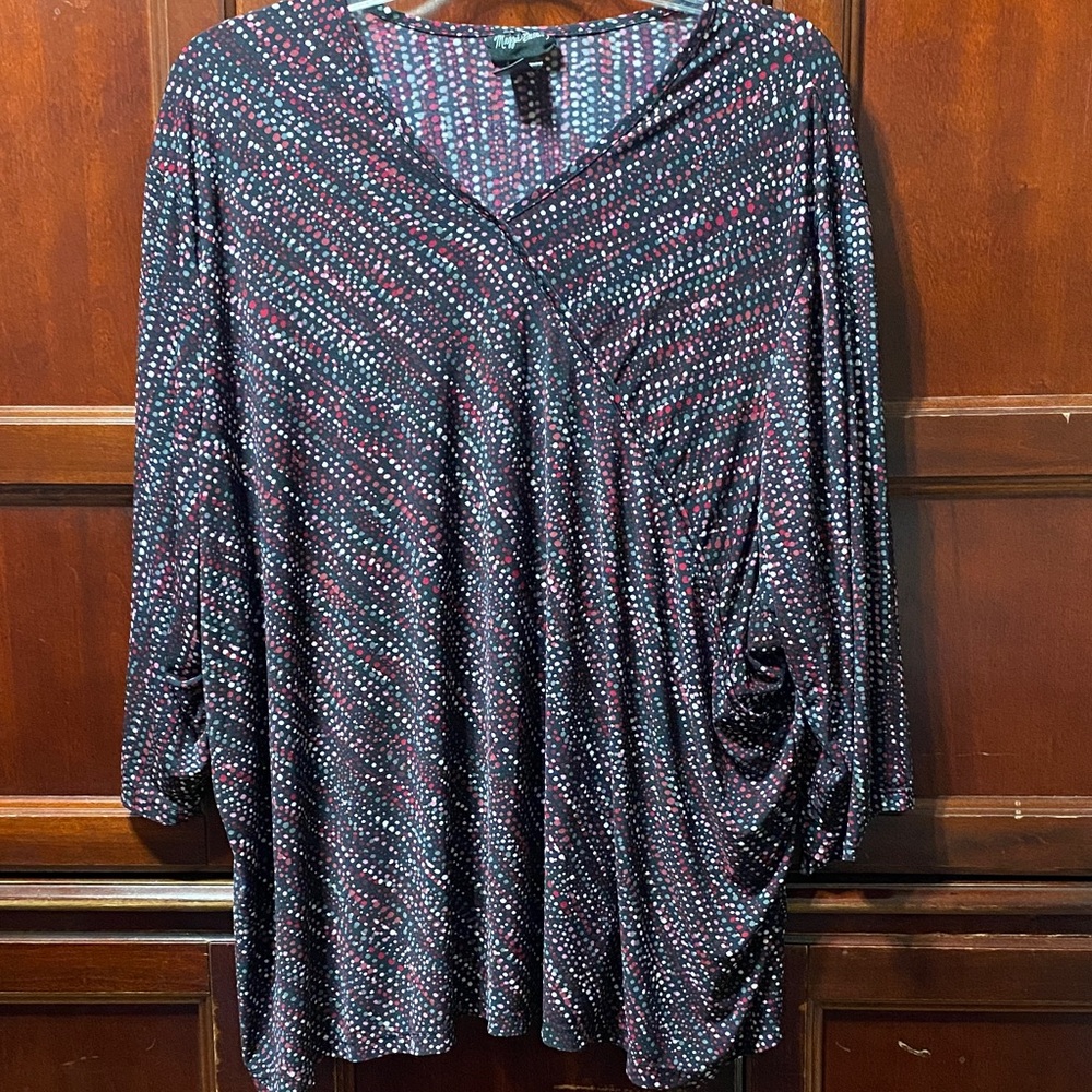 Maggie Barnes Women's Black pink gray black Red Patterned size 5X pullover Top